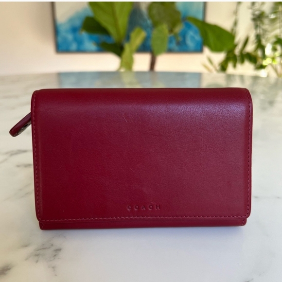 COACH Vintage Y2K Red Glovetanned Leather Wallet with Embossed Logo & Cartouche - Picture 6 of 16